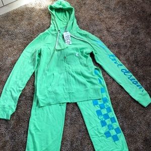 COPY - Aeropostale women sweater and pants.